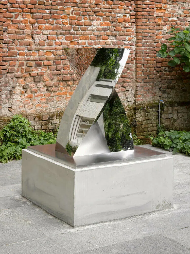 Anish Kapoor, Rectangle Twist