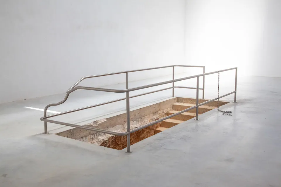Monica Bonvicini, The Waiting