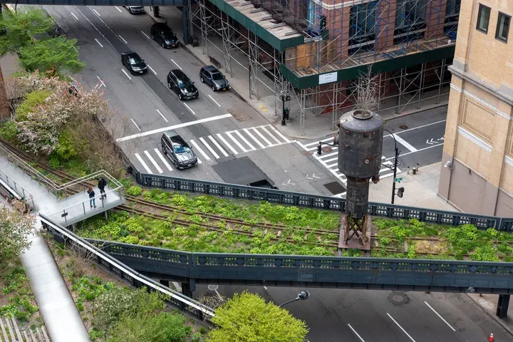 Ibrahim Mahama, '57 Forms of Liberty', The High Line, New York