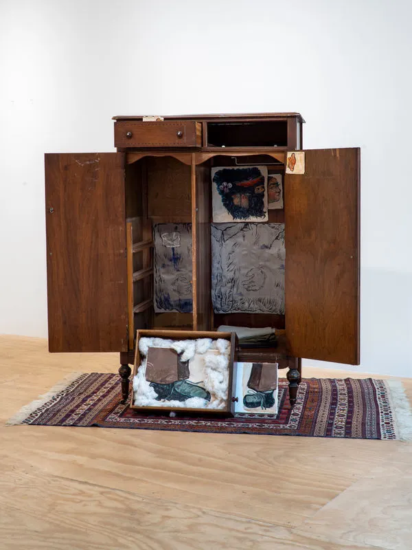 Ali Eyal, The blue ink pocket, and
