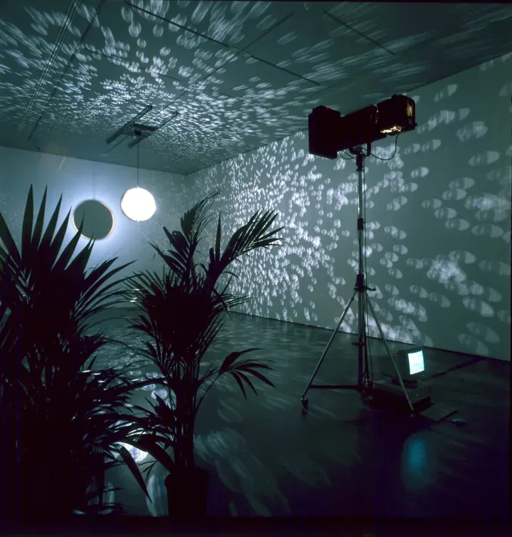 Cerith Wyn Evans, Cleave 00