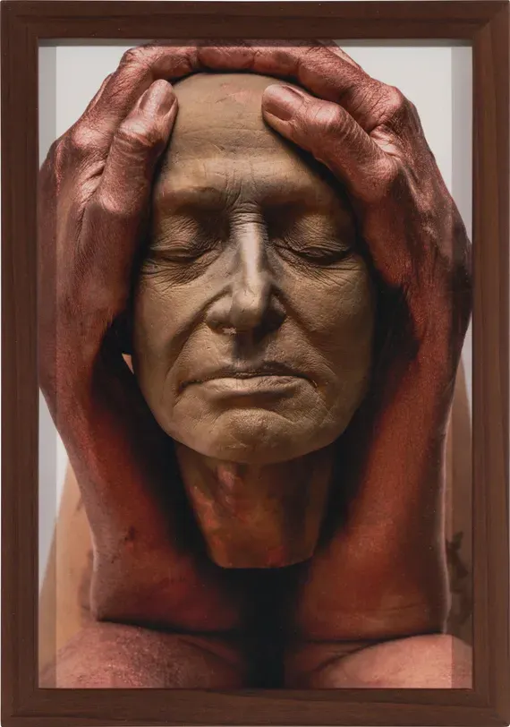 Julie Rrap, Un-Becoming Monuments #1