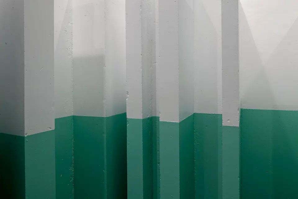 Monika Sosnowska, wall