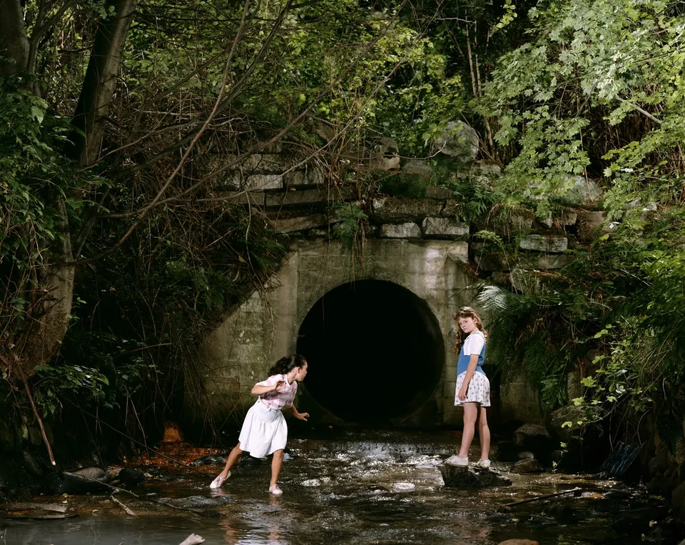 Jeff Wall, The Drain