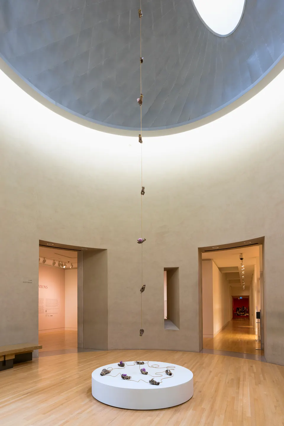 Kelly Akashi, Well(-)Hung