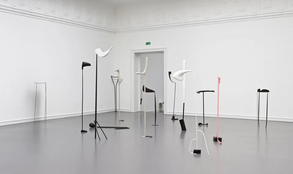 Nairy Baghramian, klassentreffen (class reunion)