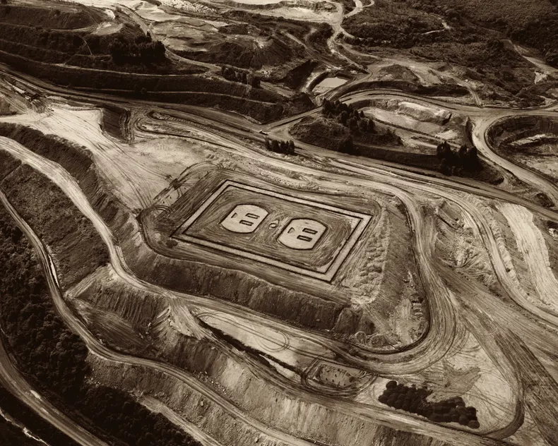 Vik Muniz, earthworks: outlet (fabrica, iron mine)