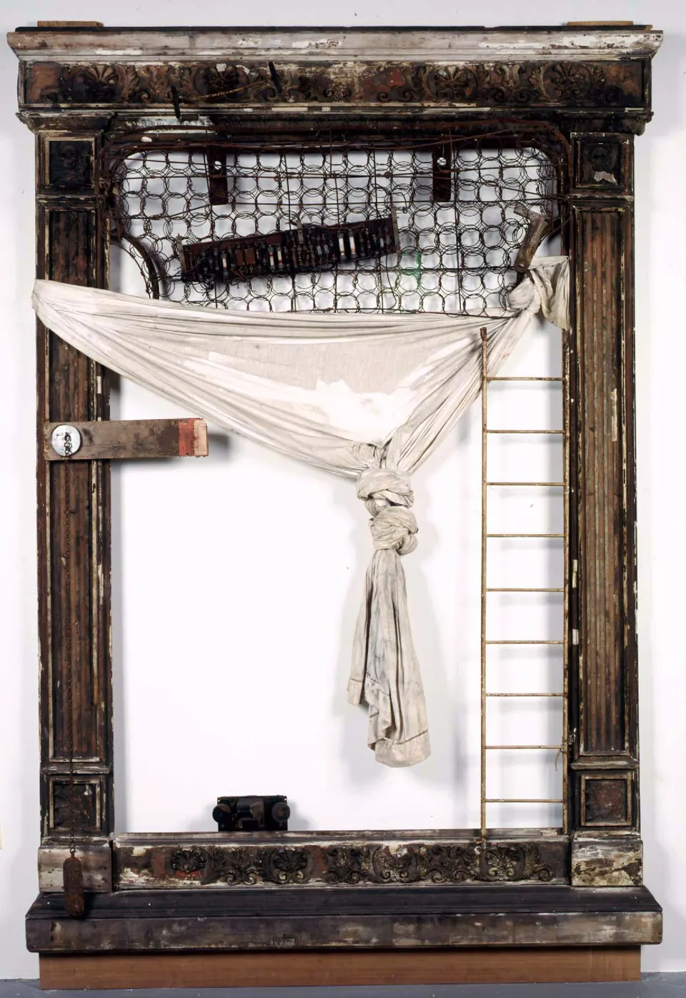 ROBERT RAUSCHENBERG, Trophy III (for Jean Tinguely)