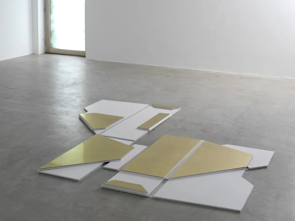 Nairy Baghramian, entrechambrage horizontale