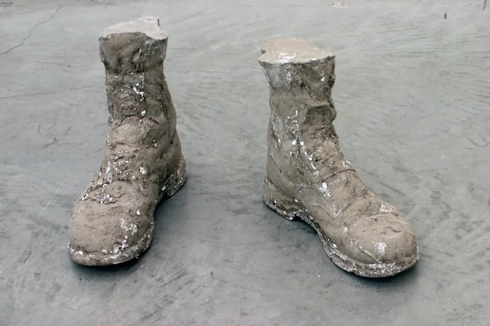 Sarah Lucas, Concrete Boots