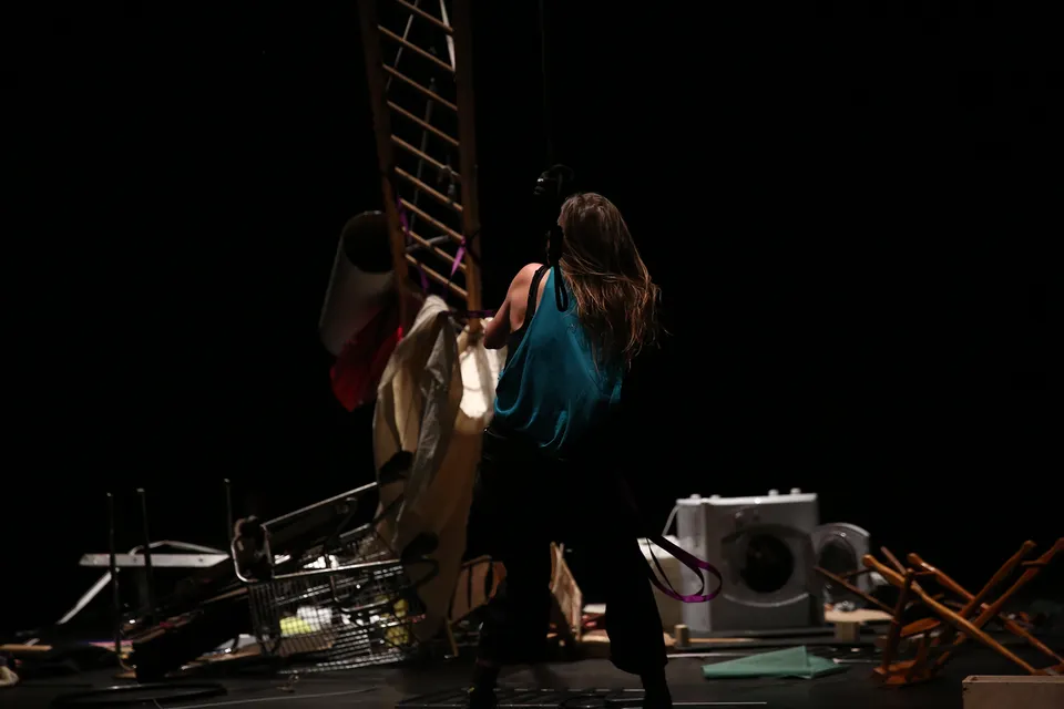 Abraham Cruzvillegas, autoreconstrucción: to insist, to insist, to insist