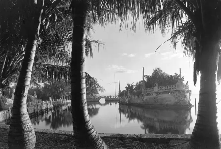 Josiah McElheny, The Light Club of Vizcaya: A Women's Picture