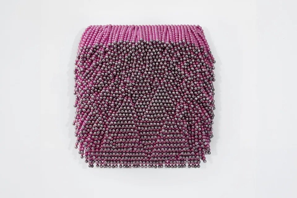 Paola Pivi, Pinky fingers