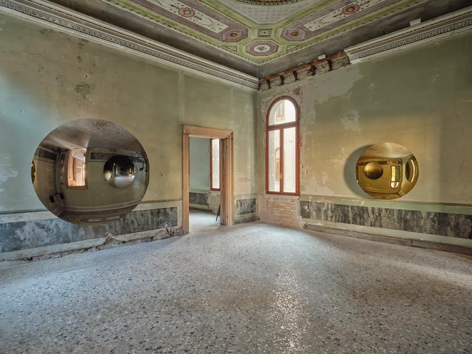 Anish Kapoor, Installation view