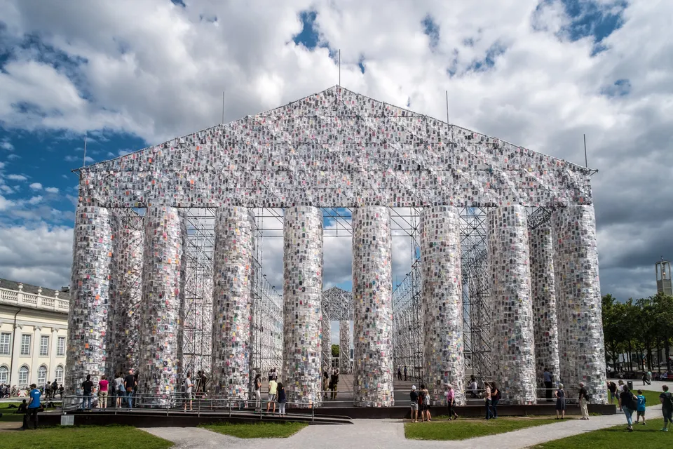 Marta Minujín, el partenón de los libros (the parthenon of books)