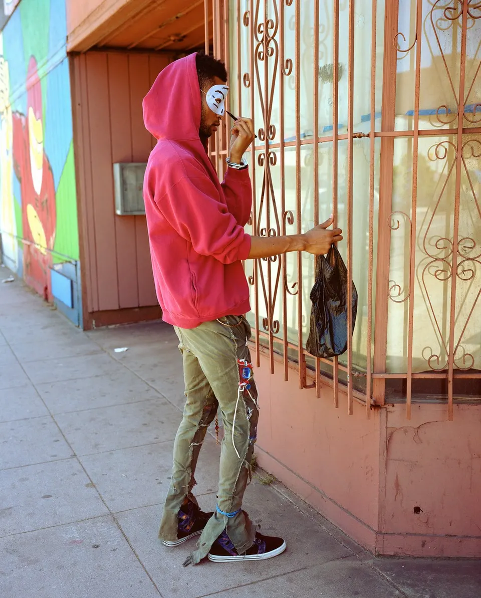 Jeff Wall, Mask maker