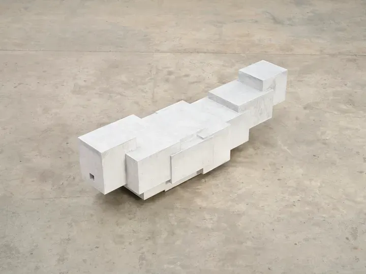 Antony Gormley, Retreat: Shift