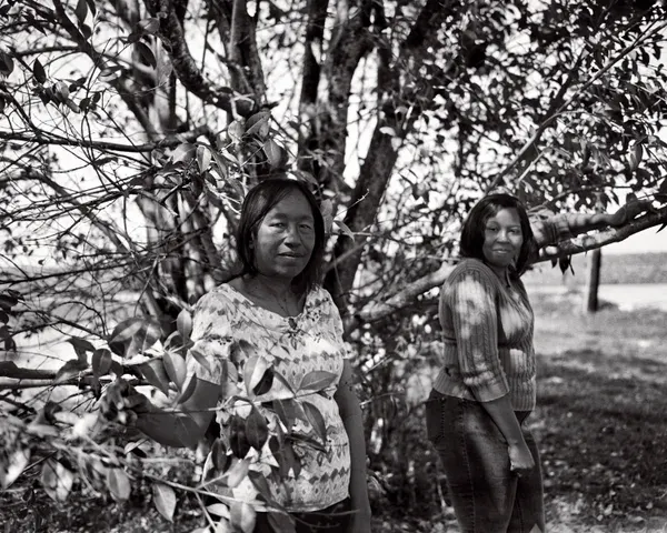 Xie Fan, Patricia, Levon’s sister, and niece Gloria
