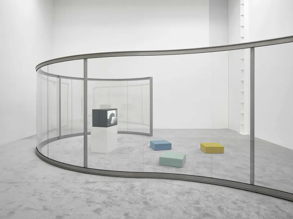 Dan Graham, Stage Set for Music no. 2 for Glenn