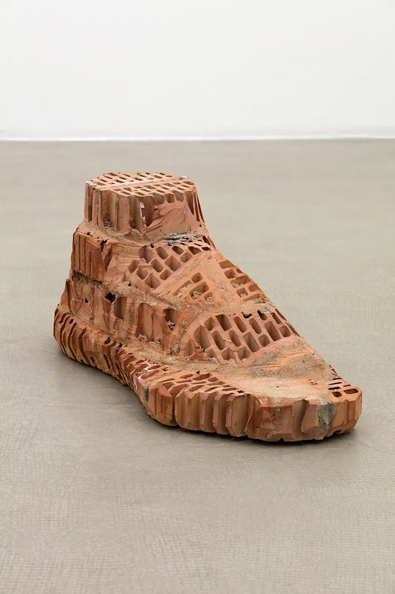 Judith Hopf, brick-foot
