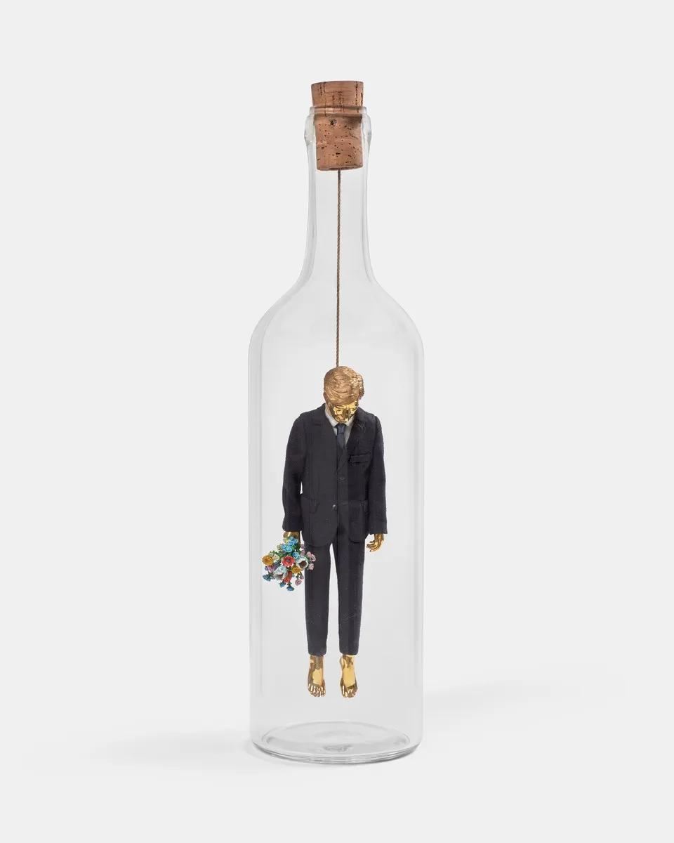 Maurizio Cattelan, Lie