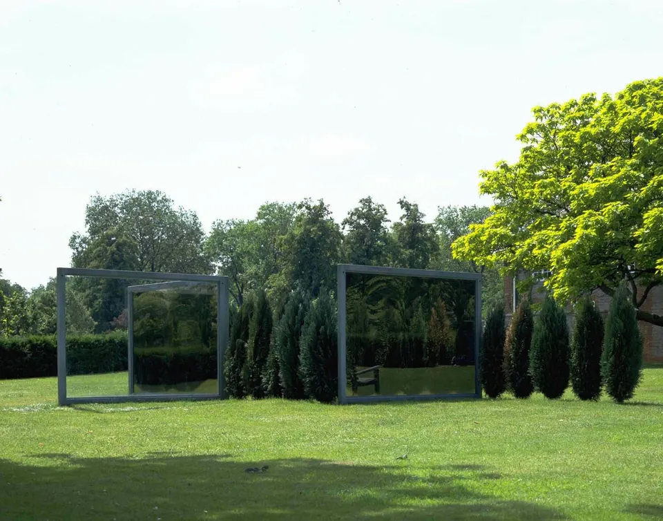 Dan Graham, Two Way Mirror and Hedge Labyrinth
