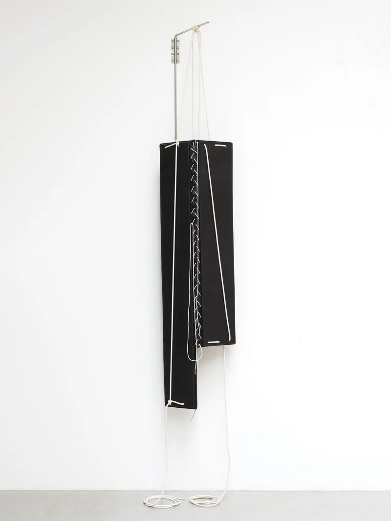 Leonor Antunes, discrepancies with E.T. #8
