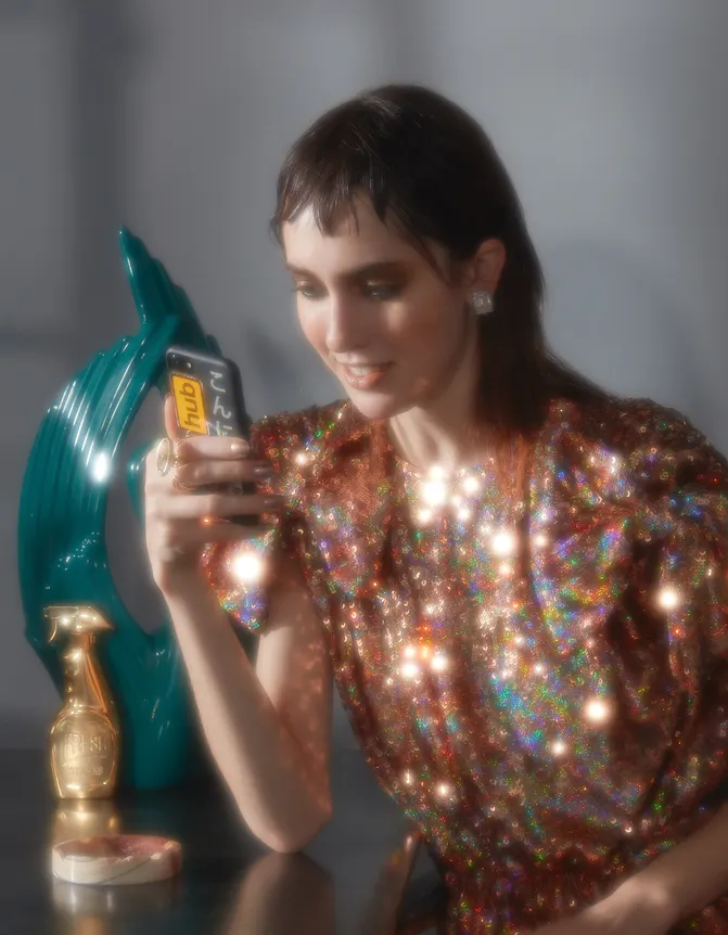 Roe Ethridge, Teddy with I-phone