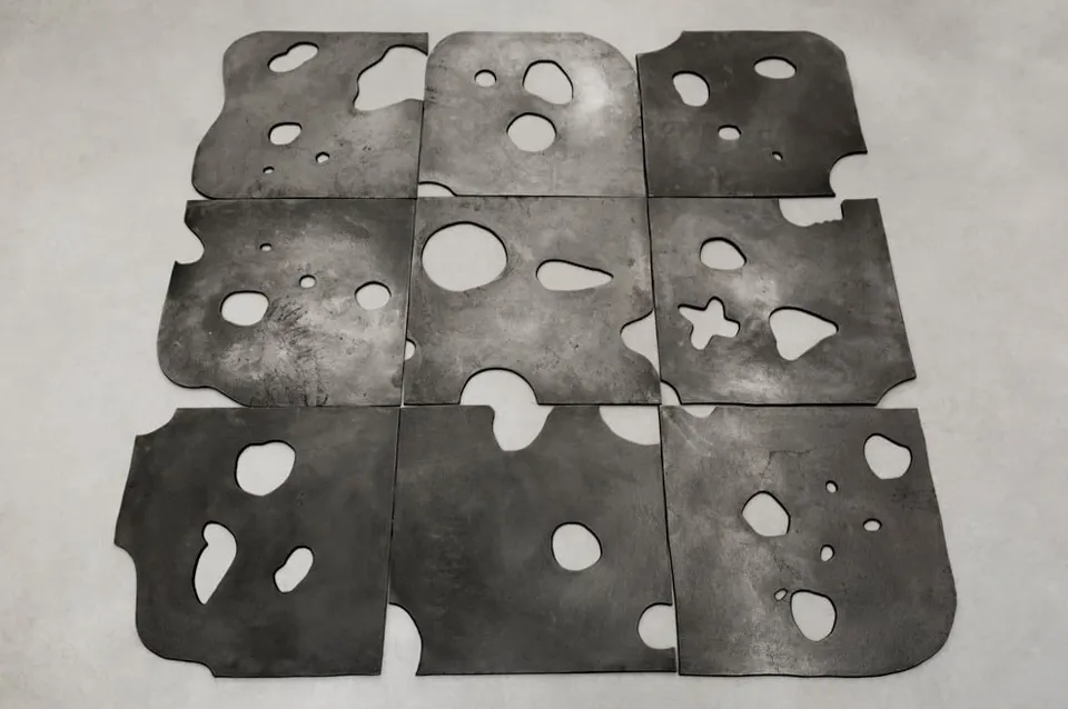 Adriano Costa, Floor Piece / Black Swiss