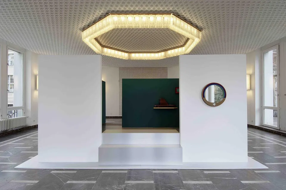 Nairy Baghramian, la lampe dans l’horloge