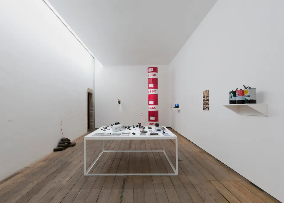 Minerva Cuevas, serie hidrocarburos
