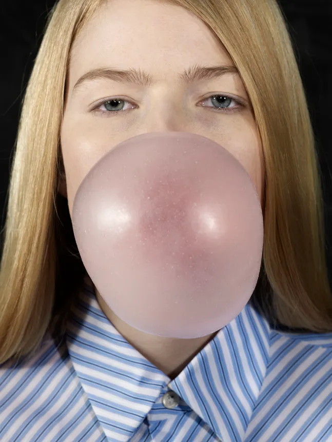 Roe Ethridge, Louise Blowing a Bubble