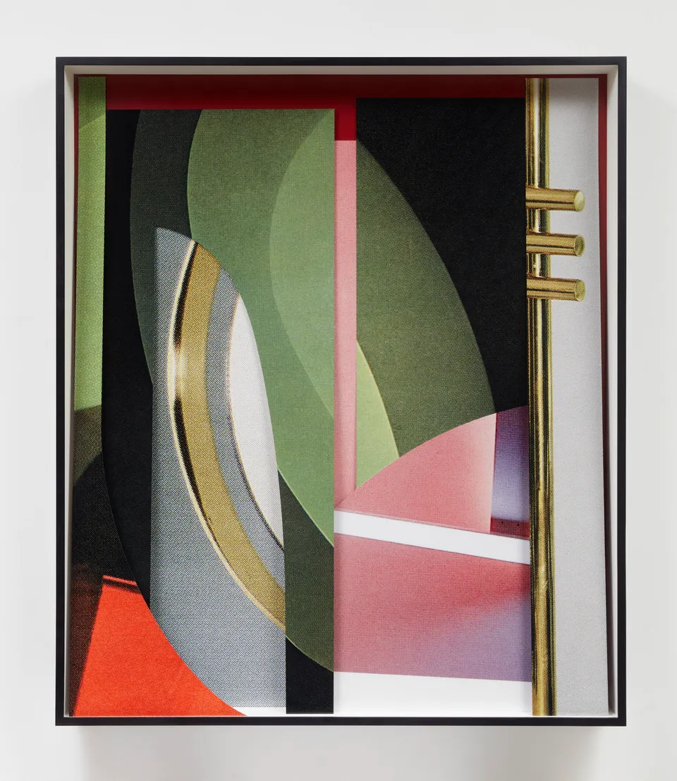 Erin Shirreff, Modern sculpture (green, red)