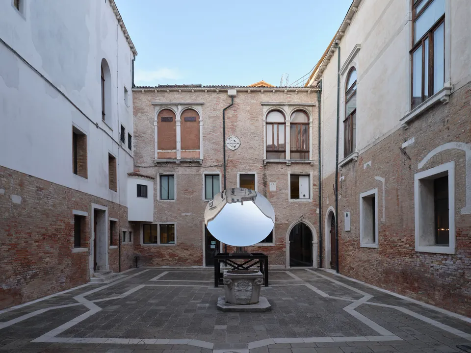Anish Kapoor, Sky Mirror, 2018