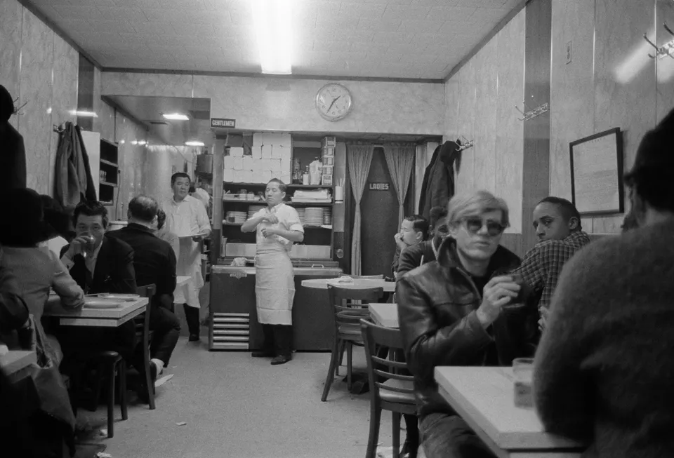 Stephen Shore, 1:35 a.m., in Chinatown restaurant