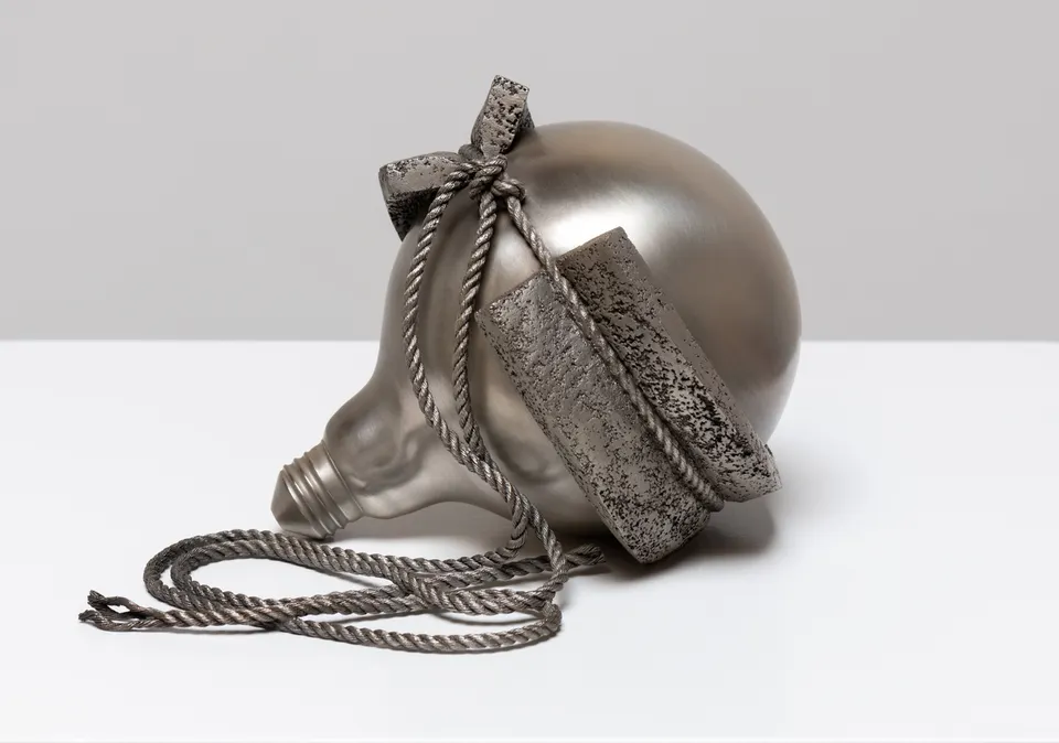 Ricky Swallow, Bulb with String (closed) #1