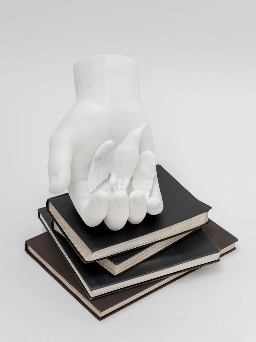 Maurizio Cattelan, Lies