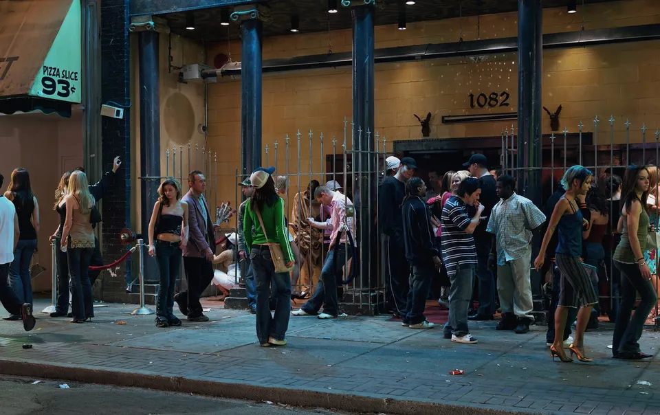 Jeff Wall, In front of a nightclub