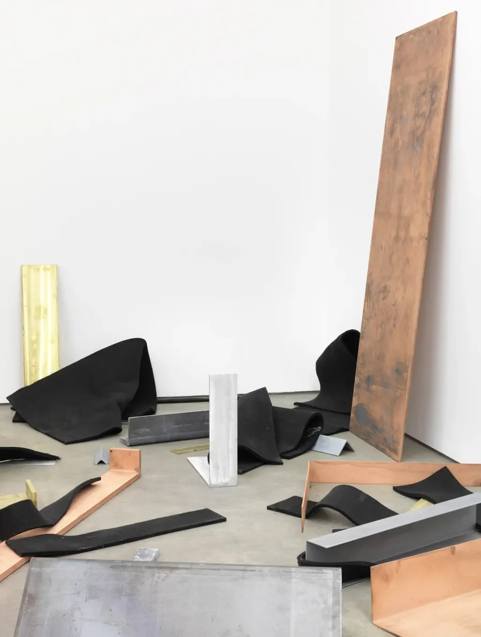ROBERT MORRIS, Scatter Piece