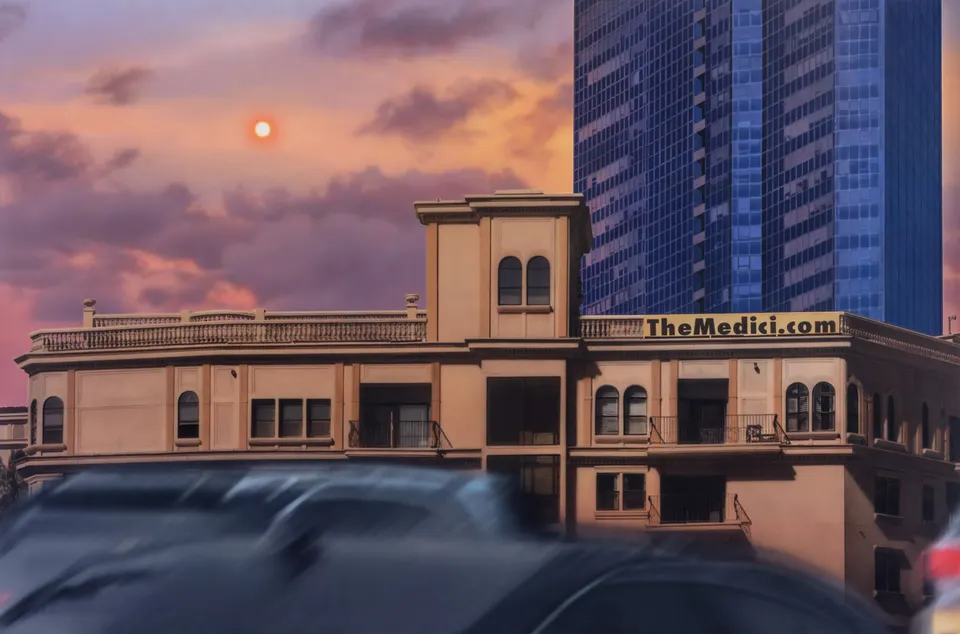 Sayre Gomez, „The Medici.com“