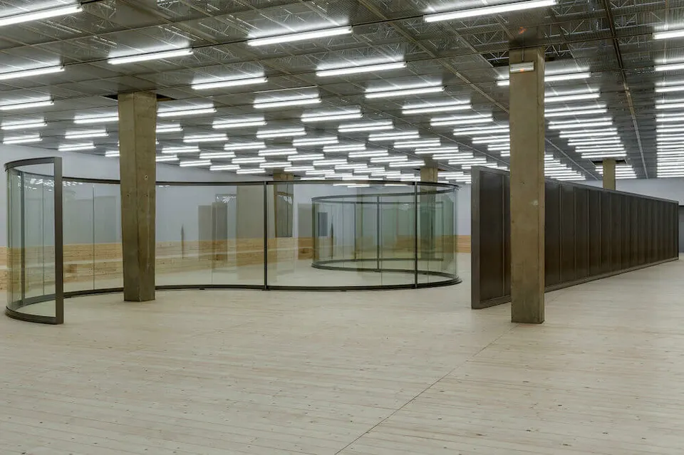 Dan Graham, Showing Off the Body