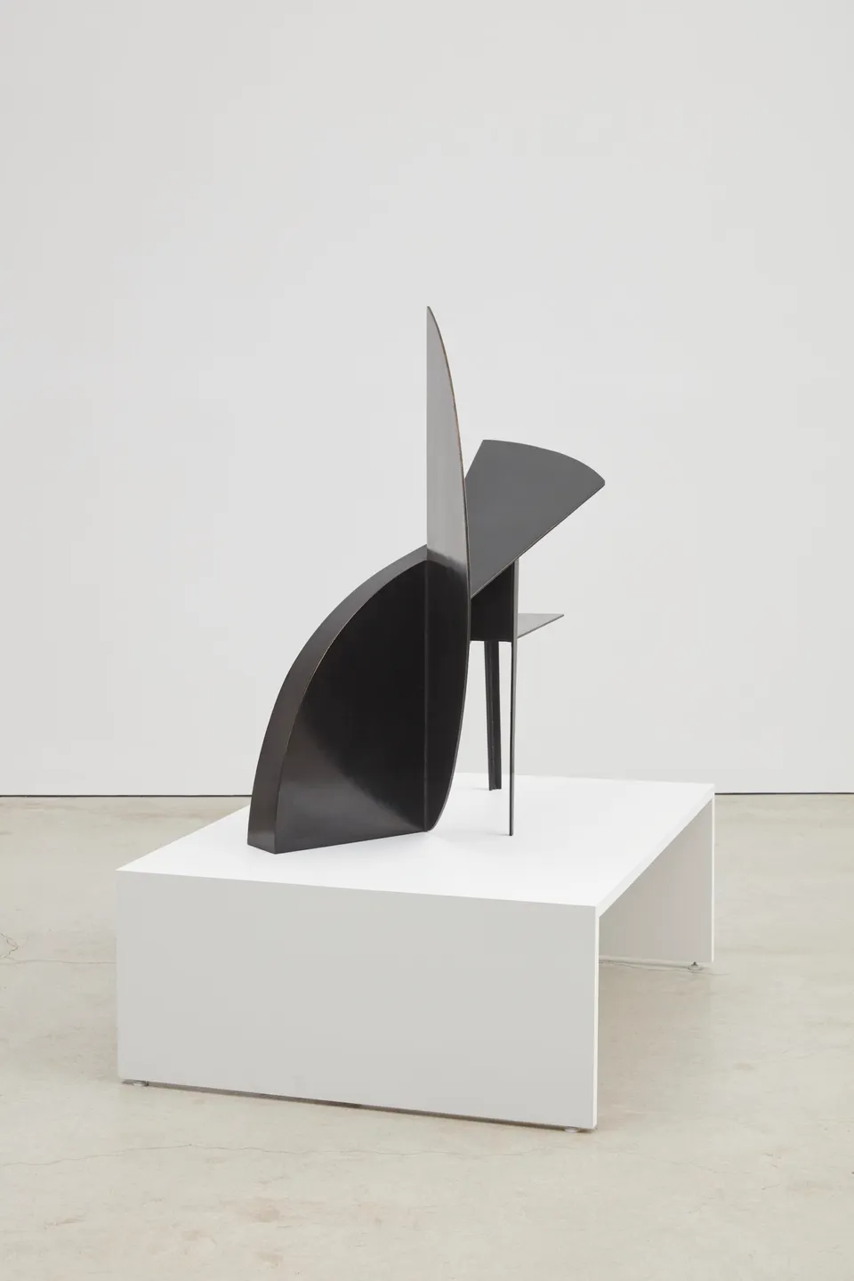 Erin Shirreff, Maquette (split circle)