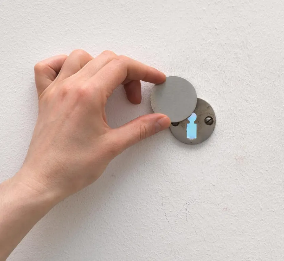 Roman Ondak, keyhole