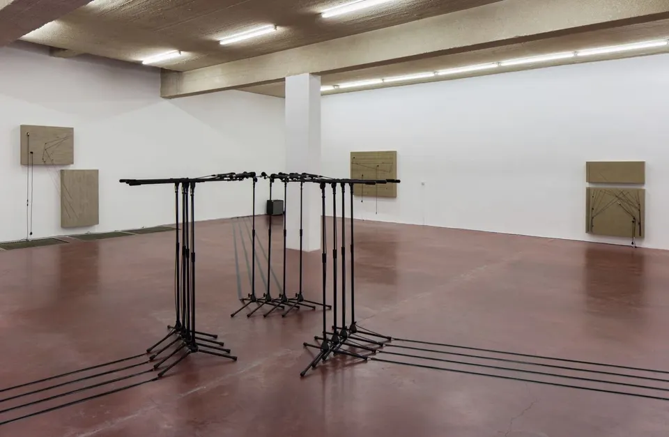 Naama Tsabar, Barricade #2