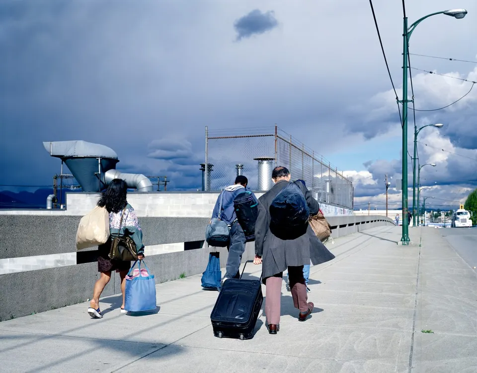 Jeff Wall, Overpass