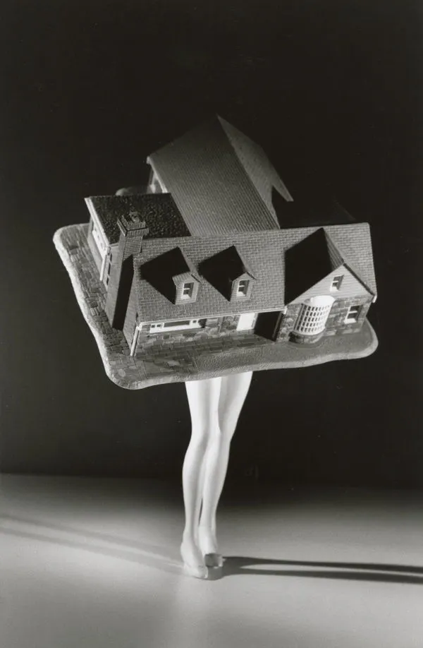 Laurie Simmons, Walking House