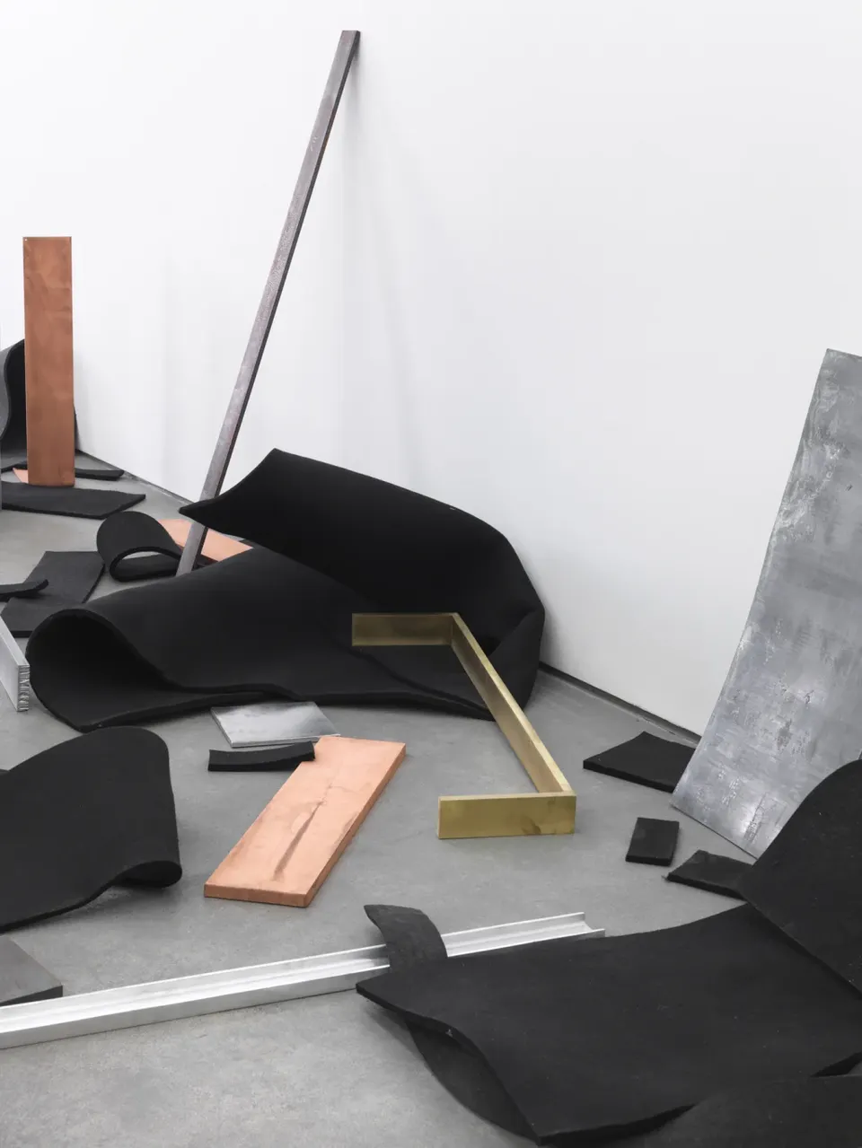 ROBERT MORRIS, Scatter Piece