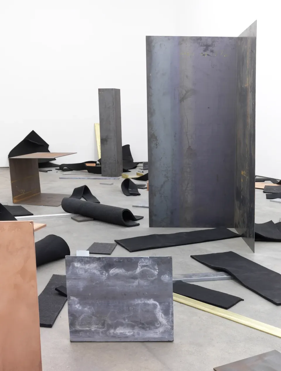 ROBERT MORRIS, Scatter Piece