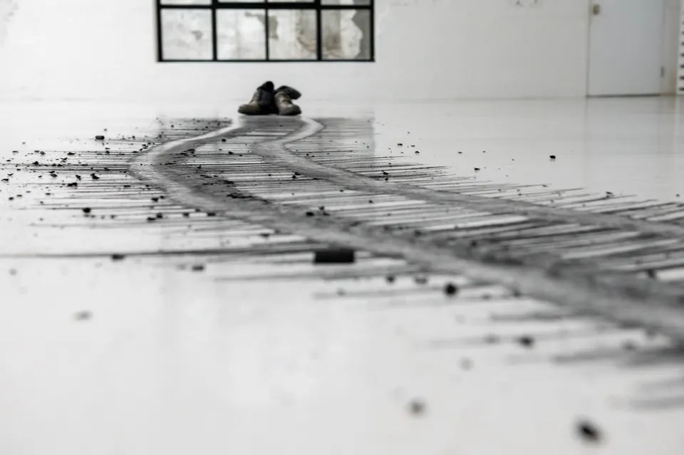 Lee Kun-Yong, Detail of Snail’s Gallop