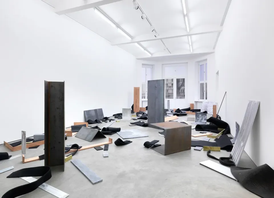 ROBERT MORRIS, Scatter Piece